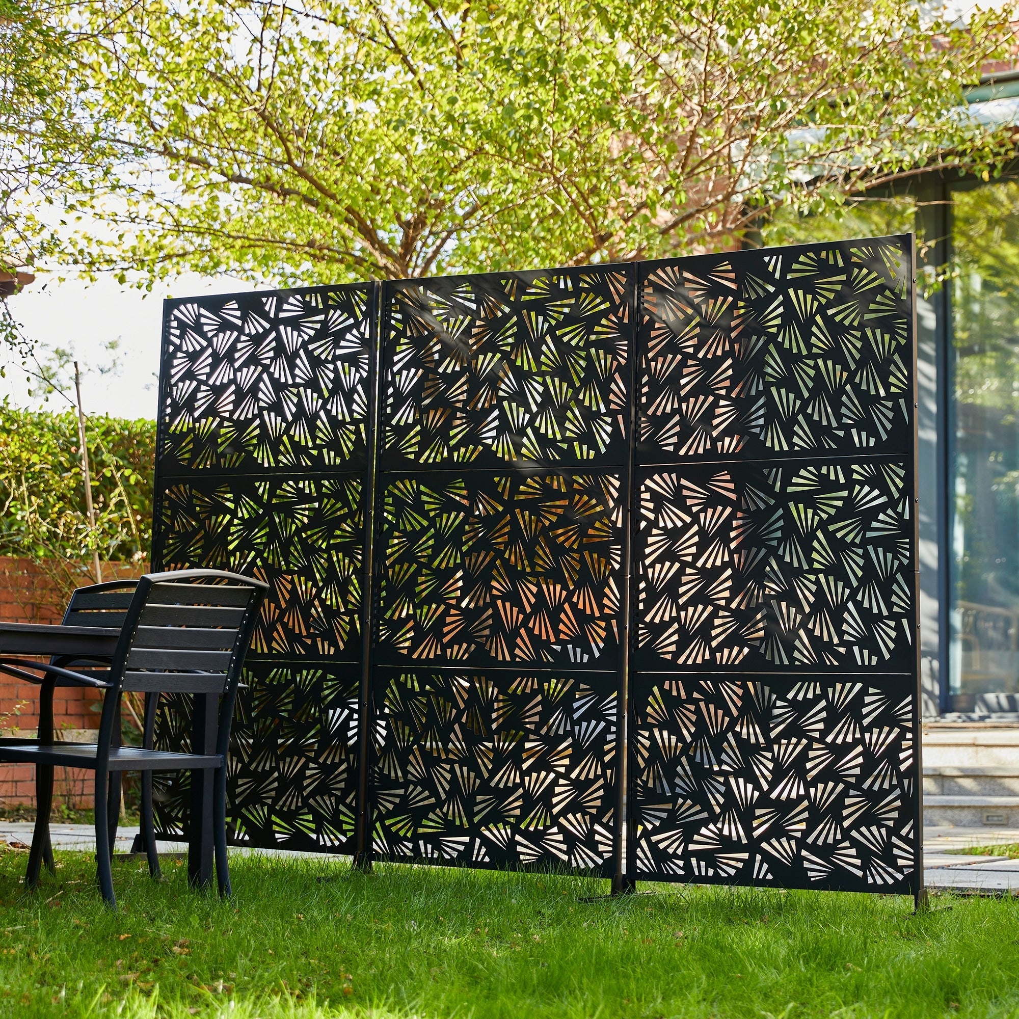 Glitzhome 6ft Galvanized Floral Patterned 3-Panel Privacy Screen Room Divider Fences